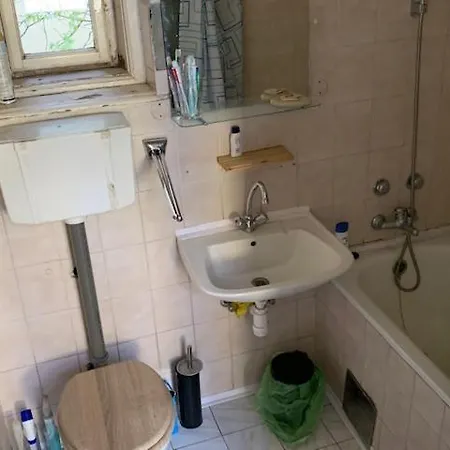 شقة 75m2 In A Quite But Central Location بودابست