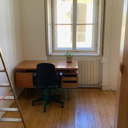 شقة 75m2 In A Quite But Central Location *